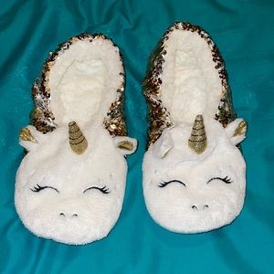 Super soft sparkly unicorn slippers 🦄✨